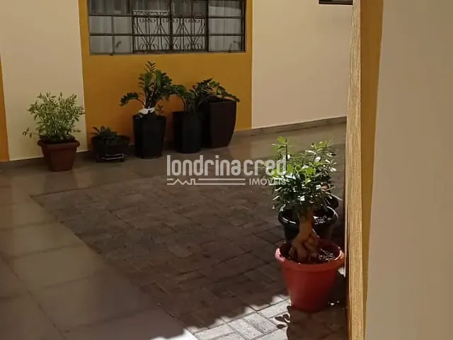 Galpão / Barracão com 207m², à venda, no bairro Parque Palmeiras em Maringá
