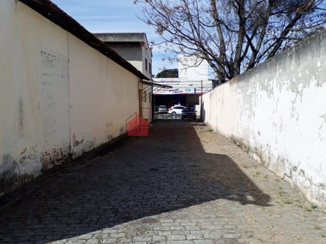 Comercial com 2000m², à venda ou para alugar, no bairro Jardim Rosely em Pindamonhangaba
