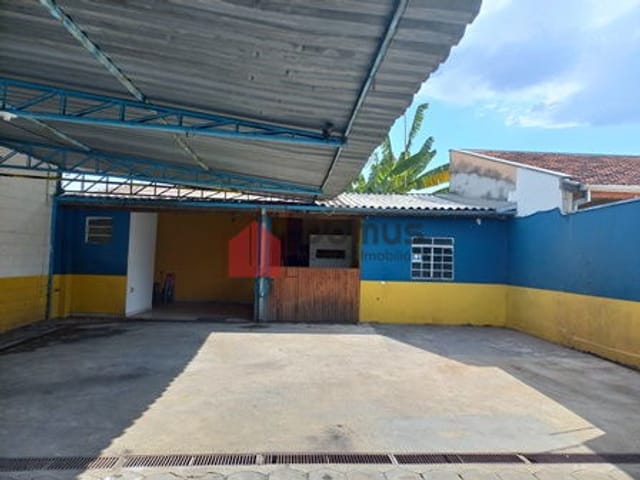 Comercial com 300m², para alugar, no bairro Maria Áurea em Pindamonhangaba