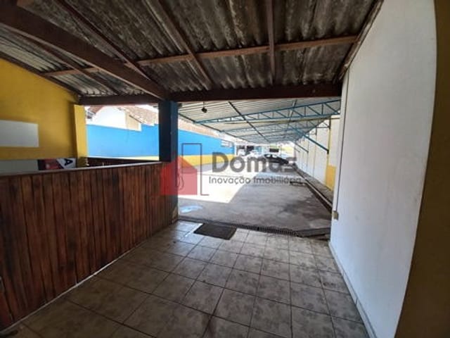 Comercial com 300m², para alugar, no bairro Maria Áurea em Pindamonhangaba