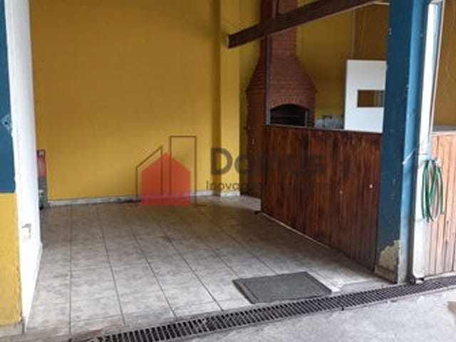 Comercial com 300m², para alugar, no bairro Maria Áurea em Pindamonhangaba