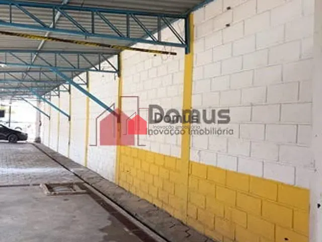 Comercial com 300m², para alugar, no bairro Maria Áurea em Pindamonhangaba