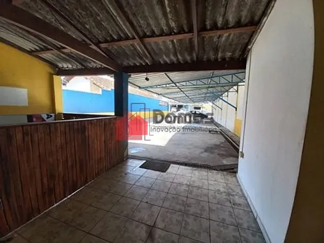Comercial com 300m², para alugar, no bairro Maria Áurea em Pindamonhangaba