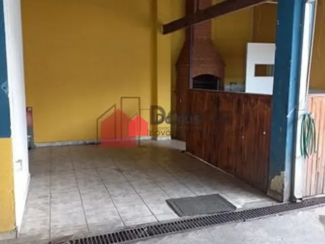 Comercial com 300m², para alugar, no bairro Maria Áurea em Pindamonhangaba