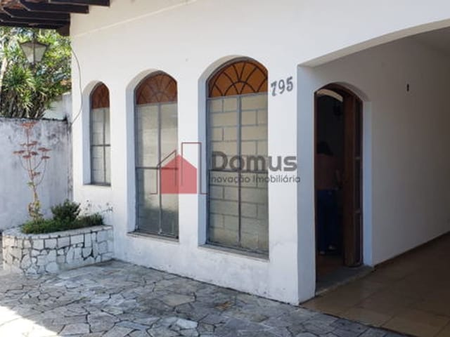 Comercial com 345m², para alugar, no bairro São Benedito em Pindamonhangaba