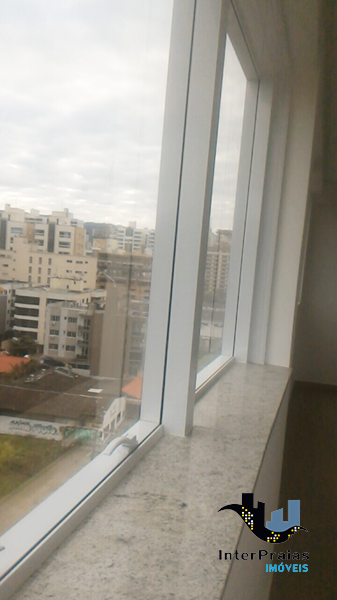 Comercial com 110m², à venda, no bairro Meia Praia em Itapema