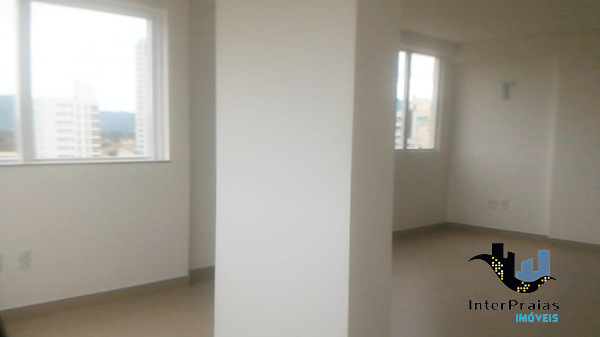 Comercial com 110m², à venda, no bairro Meia Praia em Itapema