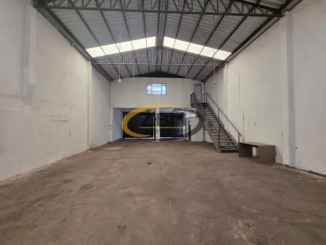Galpão / Barracão com 270m², à venda ou para alugar, no bairro Residencial Quadra Norte em Londrina