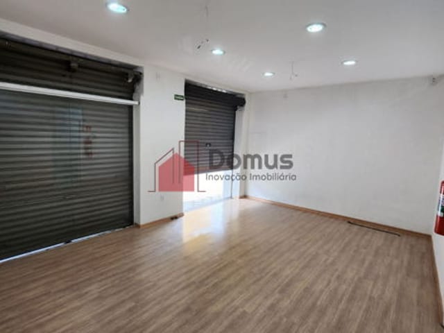 Comercial com 34m², para alugar, no bairro Centro em Pindamonhangaba