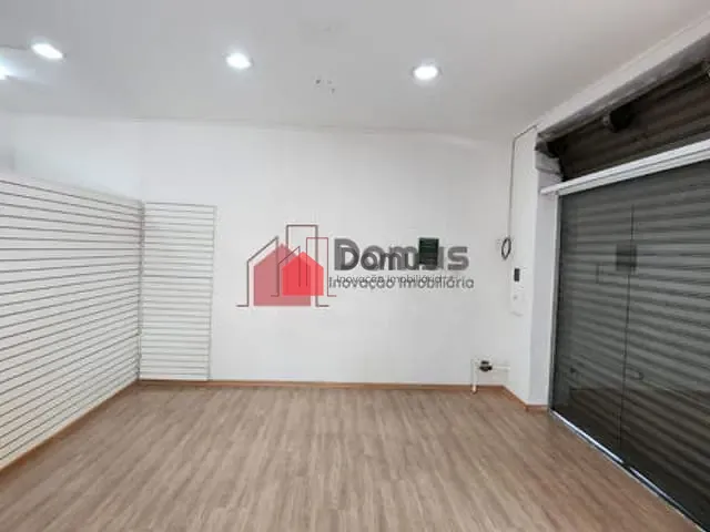 Comercial com 34m², para alugar, no bairro Centro em Pindamonhangaba