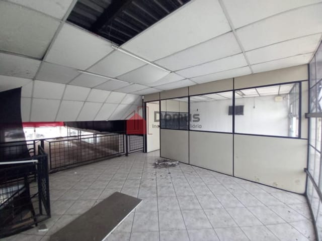 Galpão / Barracão com 550m², à venda ou para alugar, no bairro São Benedito em Pindamonhangaba