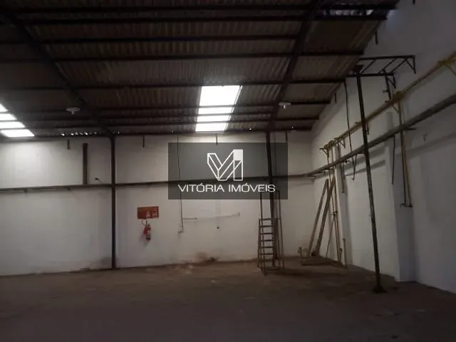 Galpão / Barracão com 300m², para alugar, no bairro JARDIM LIMOEIRO em Serra