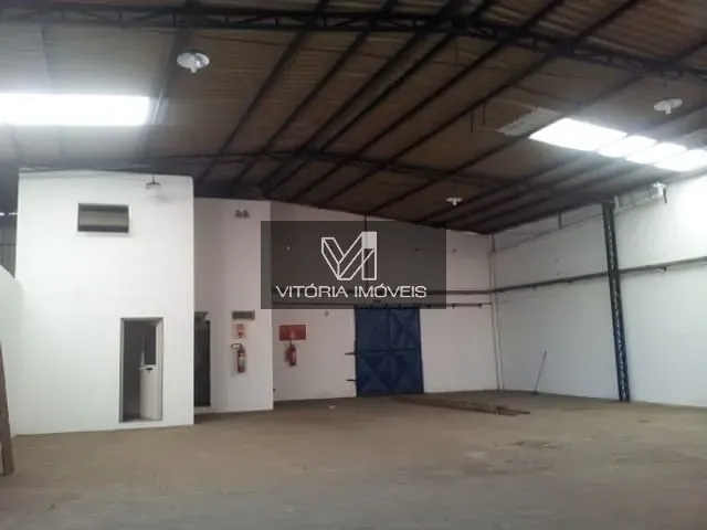Galpão / Barracão com 300m², para alugar, no bairro JARDIM LIMOEIRO em Serra