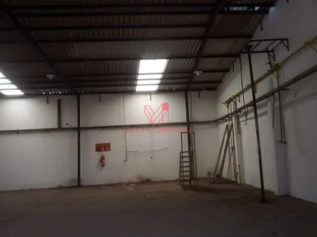 Galpão / Barracão com 300m², para alugar, no bairro JARDIM LIMOEIRO em Serra