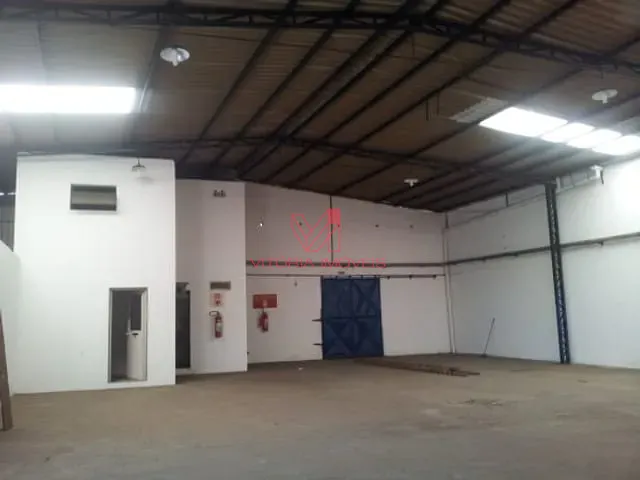 Galpão / Barracão com 300m², para alugar, no bairro JARDIM LIMOEIRO em Serra