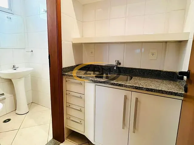 Sala com 70m², à venda, no bairro Centro em Londrina