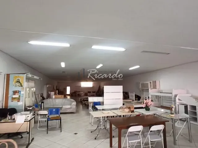 Loja com 352m², para alugar, no bairro Centro em Arapongas
