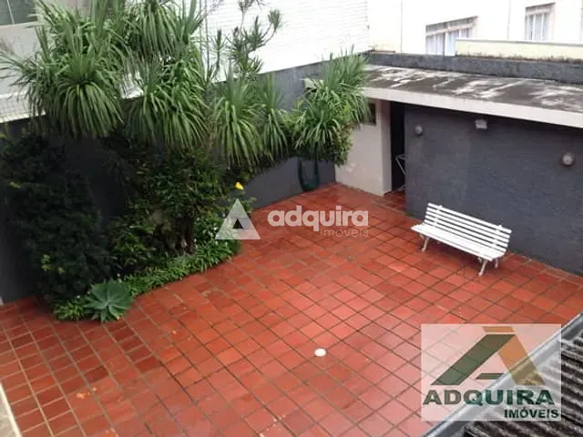 Casa com 712m², à venda, no bairro Centro em Ponta Grossa