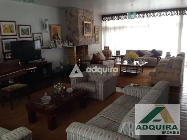 Casa com 712m², à venda, no bairro Centro em Ponta Grossa