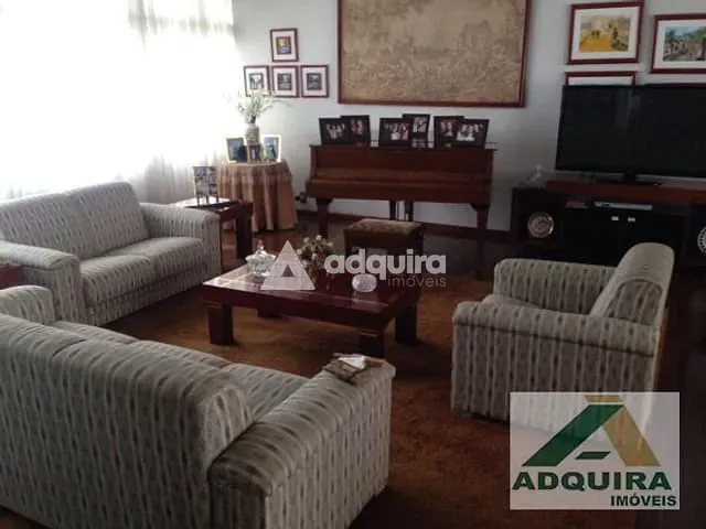 Casa com 712m², à venda, no bairro Centro em Ponta Grossa