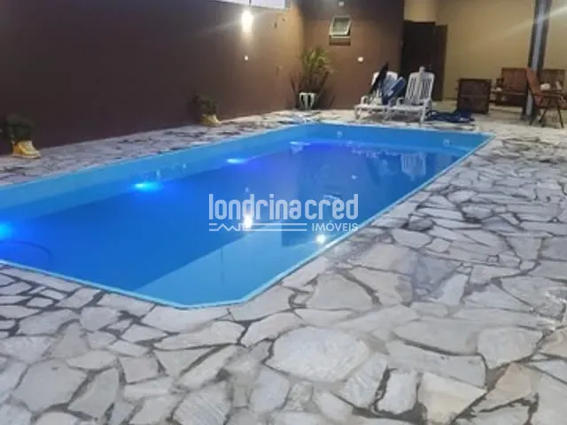 Comercial com 406m², à venda, no bairro Conjunto Parigot de Souza 3 em Londrina
