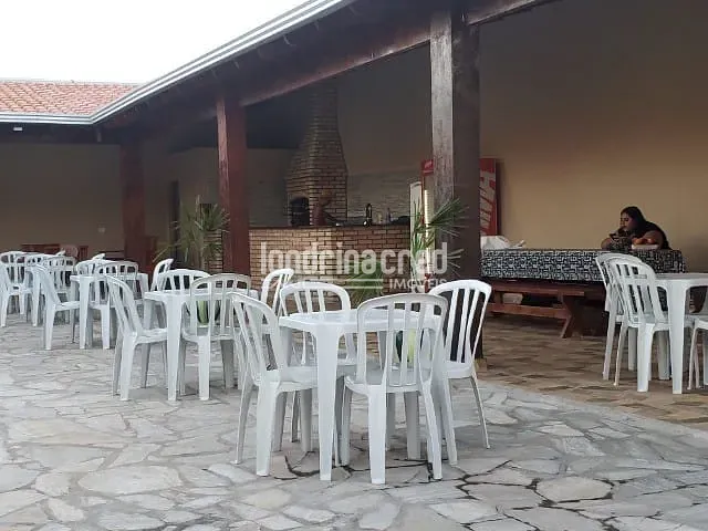 Comercial com 406m², à venda, no bairro Conjunto Parigot de Souza 3 em Londrina