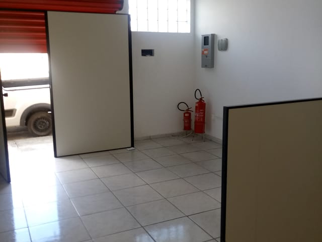 Loja para alugar, no bairro Jardim Cristina em Pindamonhangaba