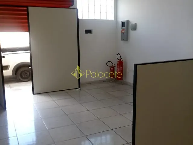 Loja para alugar, no bairro Jardim Cristina em Pindamonhangaba