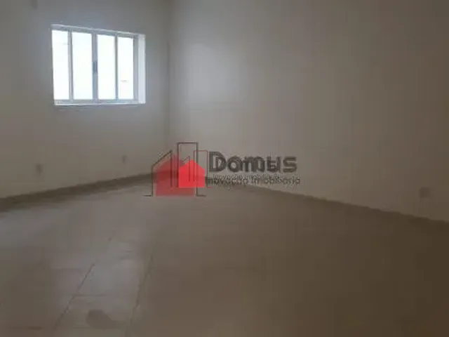 Prédio com 400m², para alugar, no bairro Centro em Pindamonhangaba