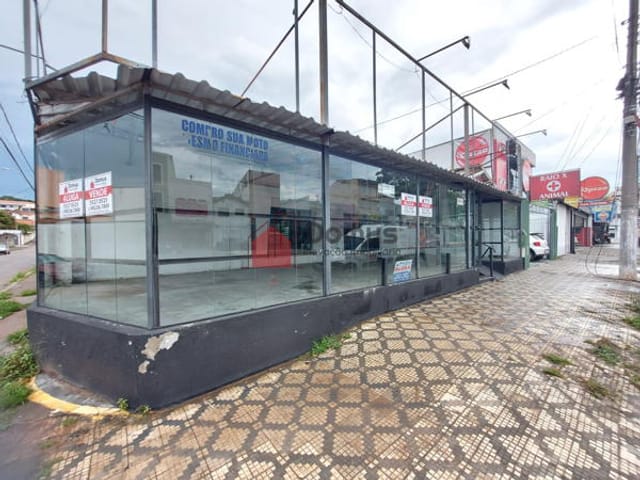 Comercial com 355m², à venda ou para alugar, no bairro Centro em Taubaté