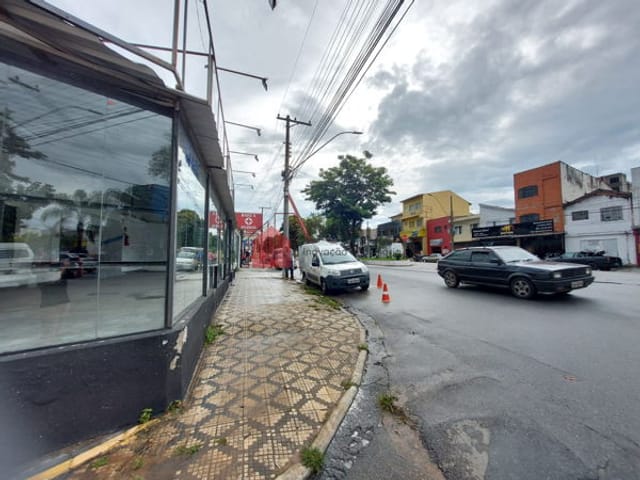 Comercial com 355m², à venda ou para alugar, no bairro Centro em Taubaté