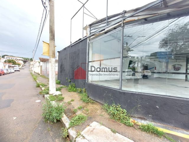 Comercial com 355m², à venda ou para alugar, no bairro Centro em Taubaté