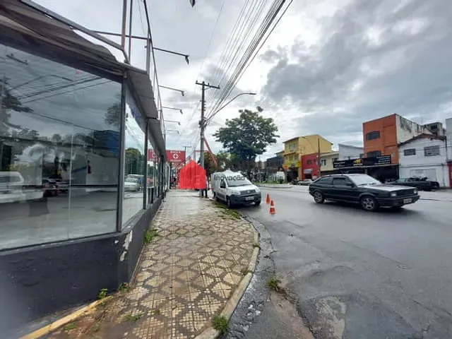 Comercial com 355m², à venda ou para alugar, no bairro Centro em Taubaté