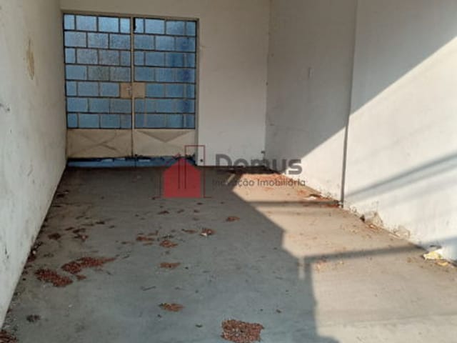 Sobrado à venda ou para alugar, no bairro Centro em Pindamonhangaba