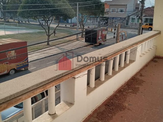 Sobrado à venda ou para alugar, no bairro Centro em Pindamonhangaba