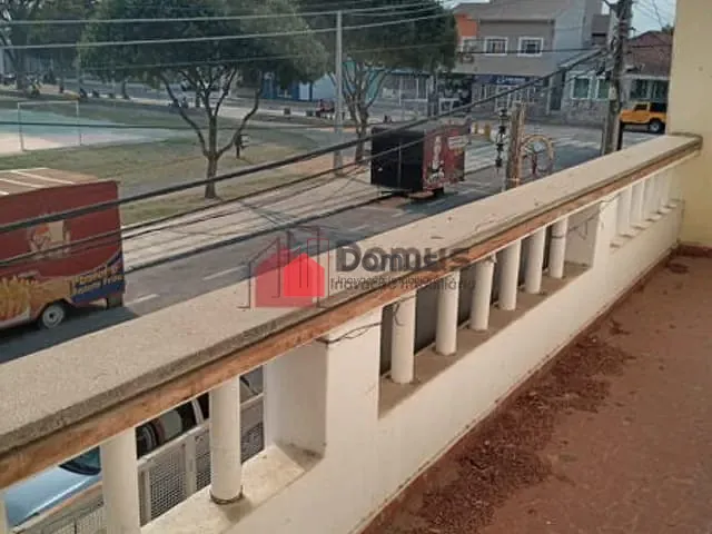 Sobrado à venda ou para alugar, no bairro Centro em Pindamonhangaba