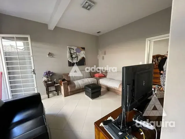 Casa com 256m² 3 quartos e 3 banheiros, à venda, no bairro Centro em Ponta Grossa
