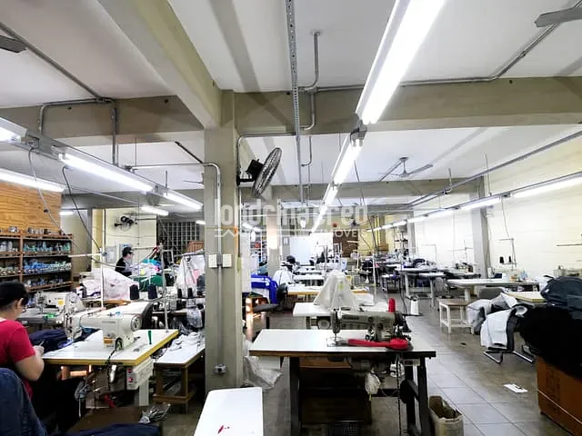 Comercial com 585m² 3 quartos e 1 banheiro, à venda, no bairro Centro em Londrina