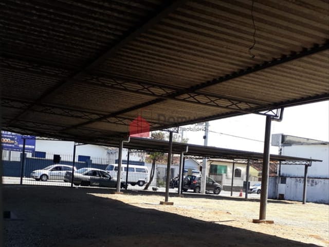 Galpão / Barracão com 700m², para alugar, no bairro Centro em Pindamonhangaba