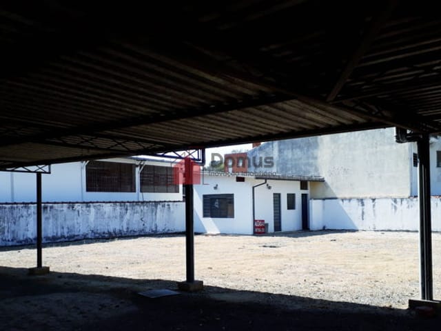 Galpão / Barracão com 700m², para alugar, no bairro Centro em Pindamonhangaba