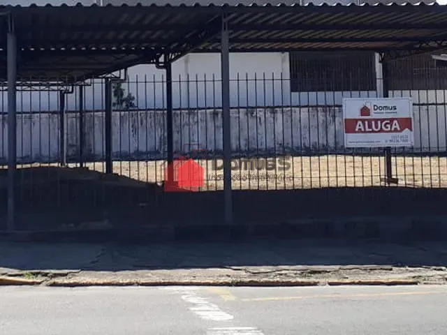 Galpão / Barracão com 700m², para alugar, no bairro Centro em Pindamonhangaba
