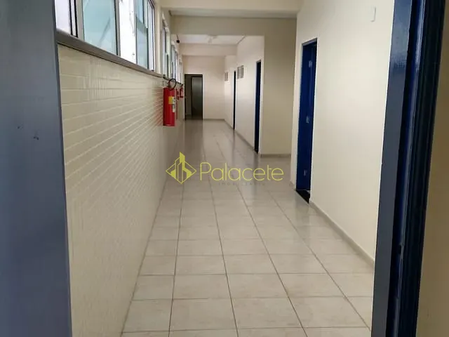 Sala com 26m², para alugar, no bairro Centro em Pindamonhangaba