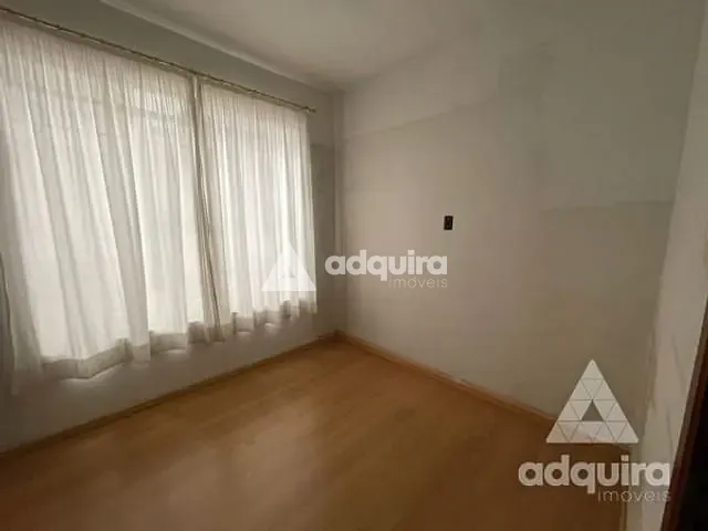 Casa 5 quartos e 3 banheiros, à venda, no bairro Centro em Ponta Grossa