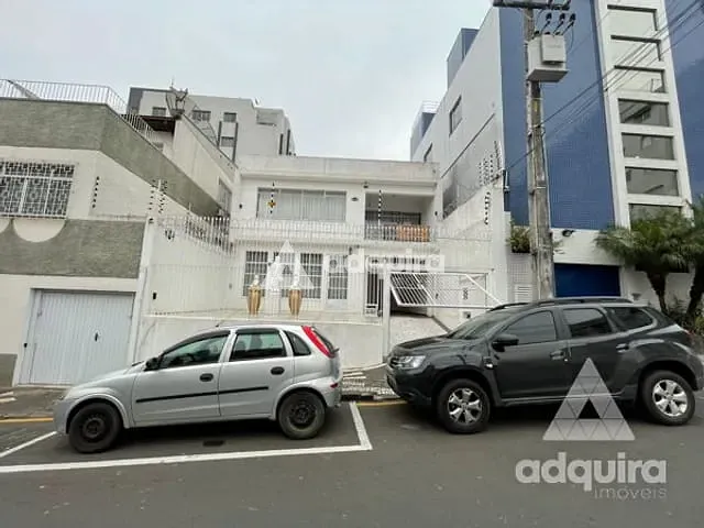 Casa 5 quartos e 3 banheiros, à venda, no bairro Centro em Ponta Grossa