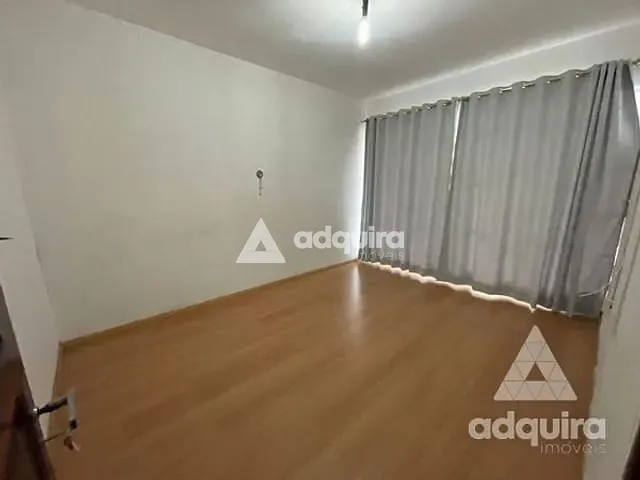Casa 5 quartos e 3 banheiros, à venda, no bairro Centro em Ponta Grossa