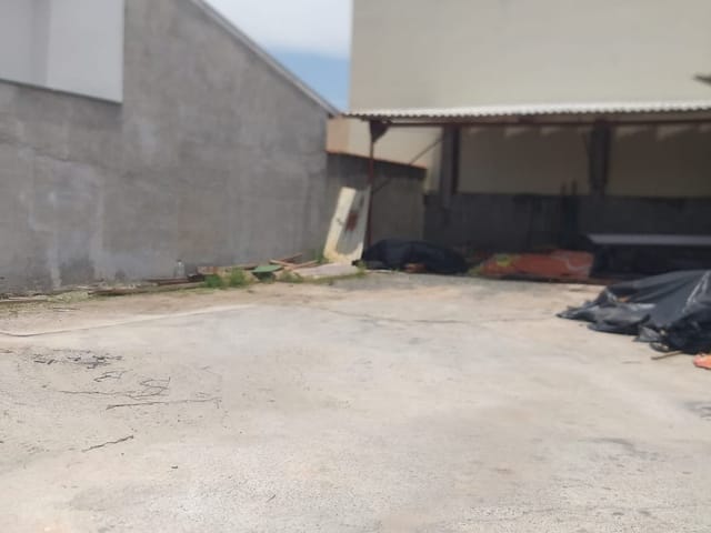 Galpão / Barracão 1 quarto e 1 banheiro, à venda, no bairro Loteamento Residencial Andrade em Pindamonhangaba