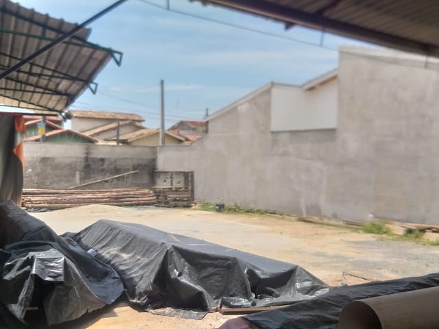 Galpão / Barracão 1 quarto e 1 banheiro, à venda, no bairro Loteamento Residencial Andrade em Pindamonhangaba