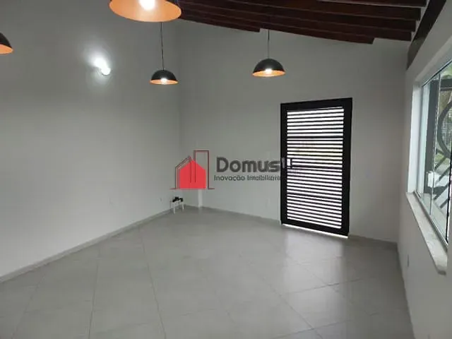 Sala com 100m², para alugar, no bairro São Benedito em Pindamonhangaba