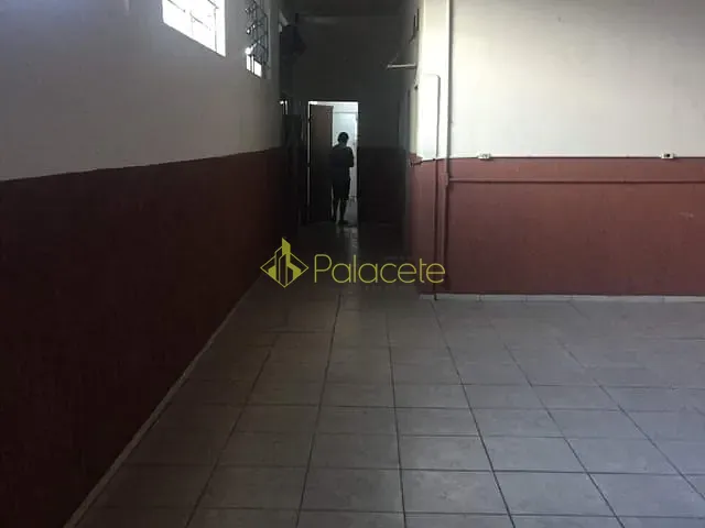 Galpão / Barracão com 300m² 2 quartos e 4 banheiros, à venda, no bairro Jardim Rosely em Pindamonhangaba