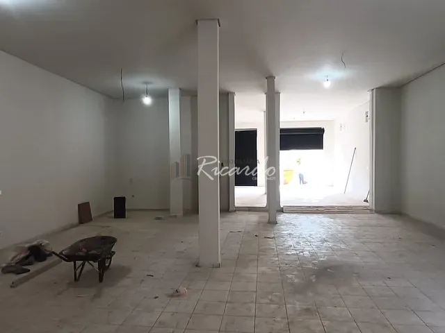Loja com 180m², para alugar, no bairro Centro em Arapongas